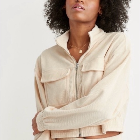 NWT Aerie Groove On Full Zip Soft Velour Cropped Beige Ribbed Jacket Size L - Picture 4 of 14